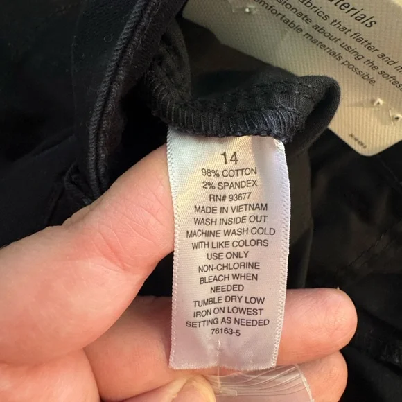 a.n.a Women's Black Shorts Size 14 - Picture 6 of 7